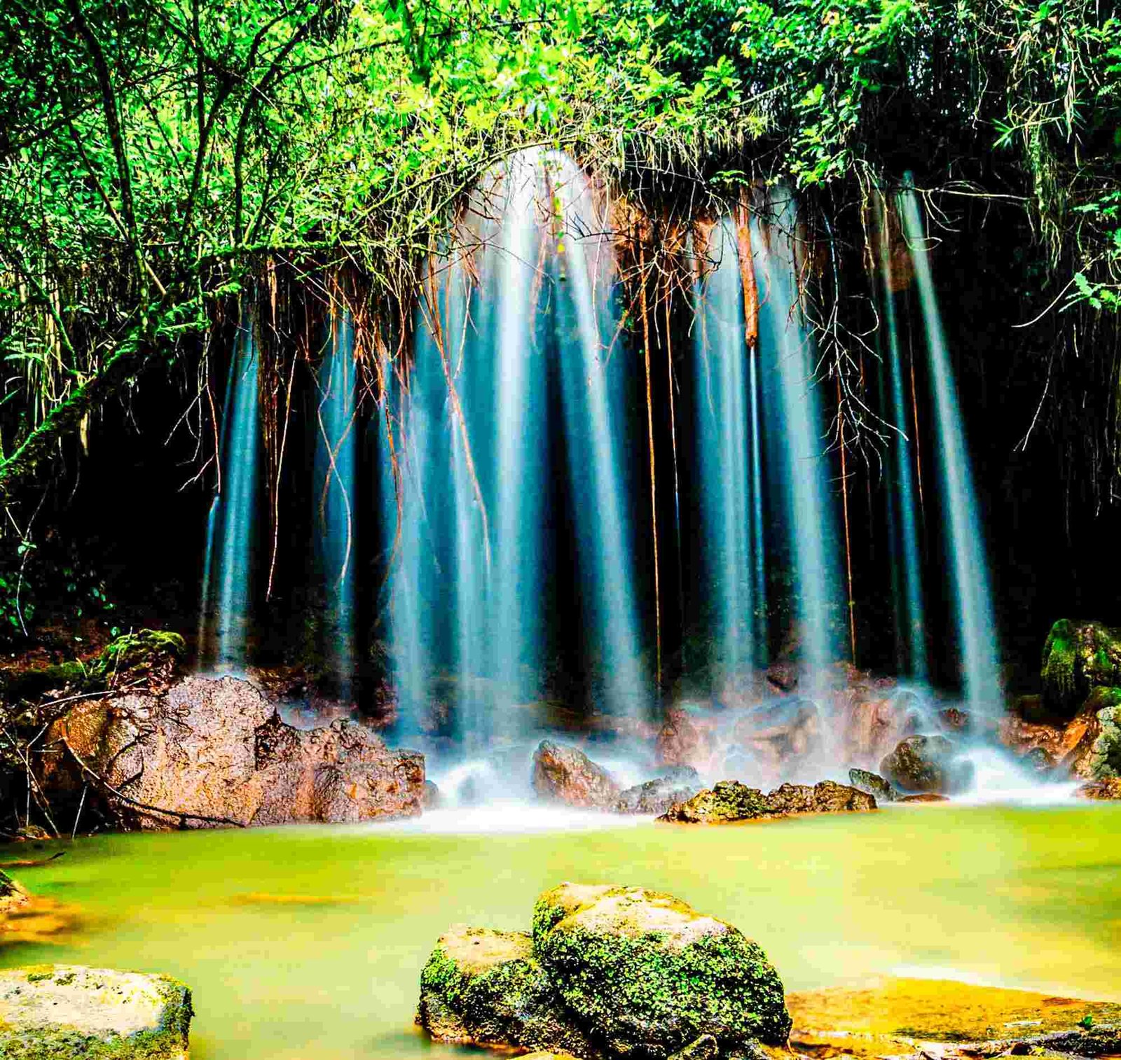 Amabere Ga Nyinamwiru Caves